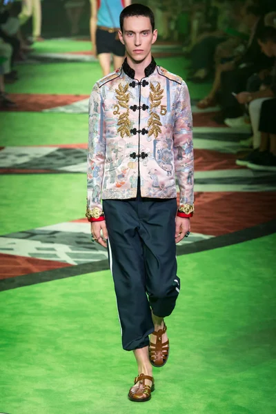 Look 37